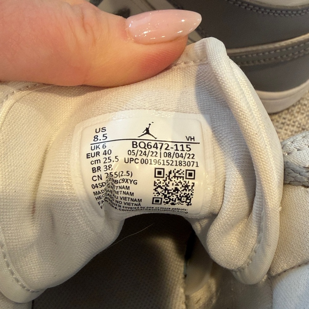 Air Jordan 1 Mid Stealth Women’s - Picture 5 of 5